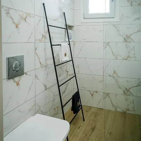 Corner Apts Apartament *