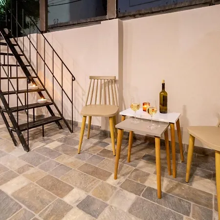 Apartment Corner Apts *